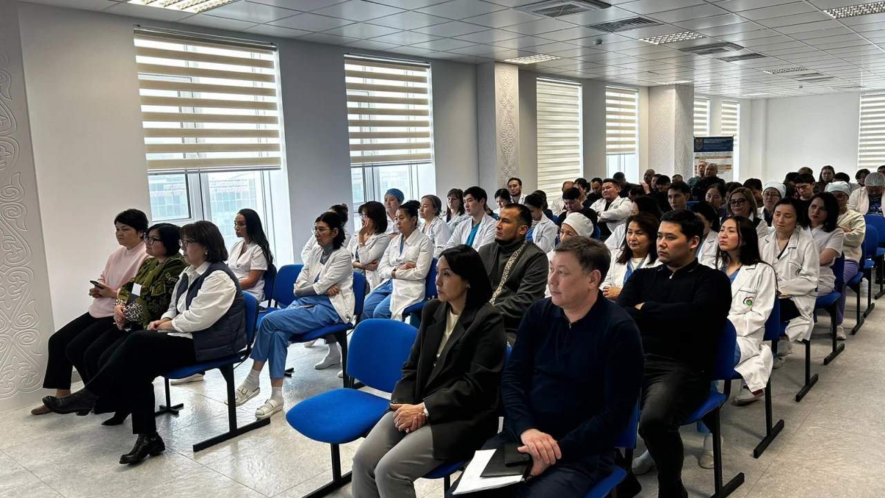 Жалпыұлттық «Әділетті және прогрессивті Қазақстанның халықтық Конституциясы үшін» коалициясының өкілдері Санитариялық-эпидемиологиялық сараптама орталығының ұжымымен кездесу өткізді. 