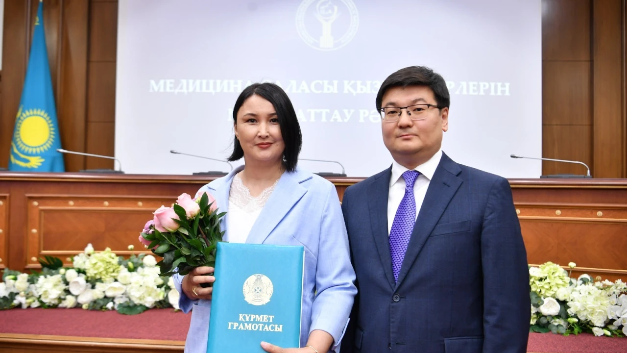 Сотрудница ЦСЭЭ МЦ УДП РК удостоена Құрмет грамотасы ко Дню медицинского работника 