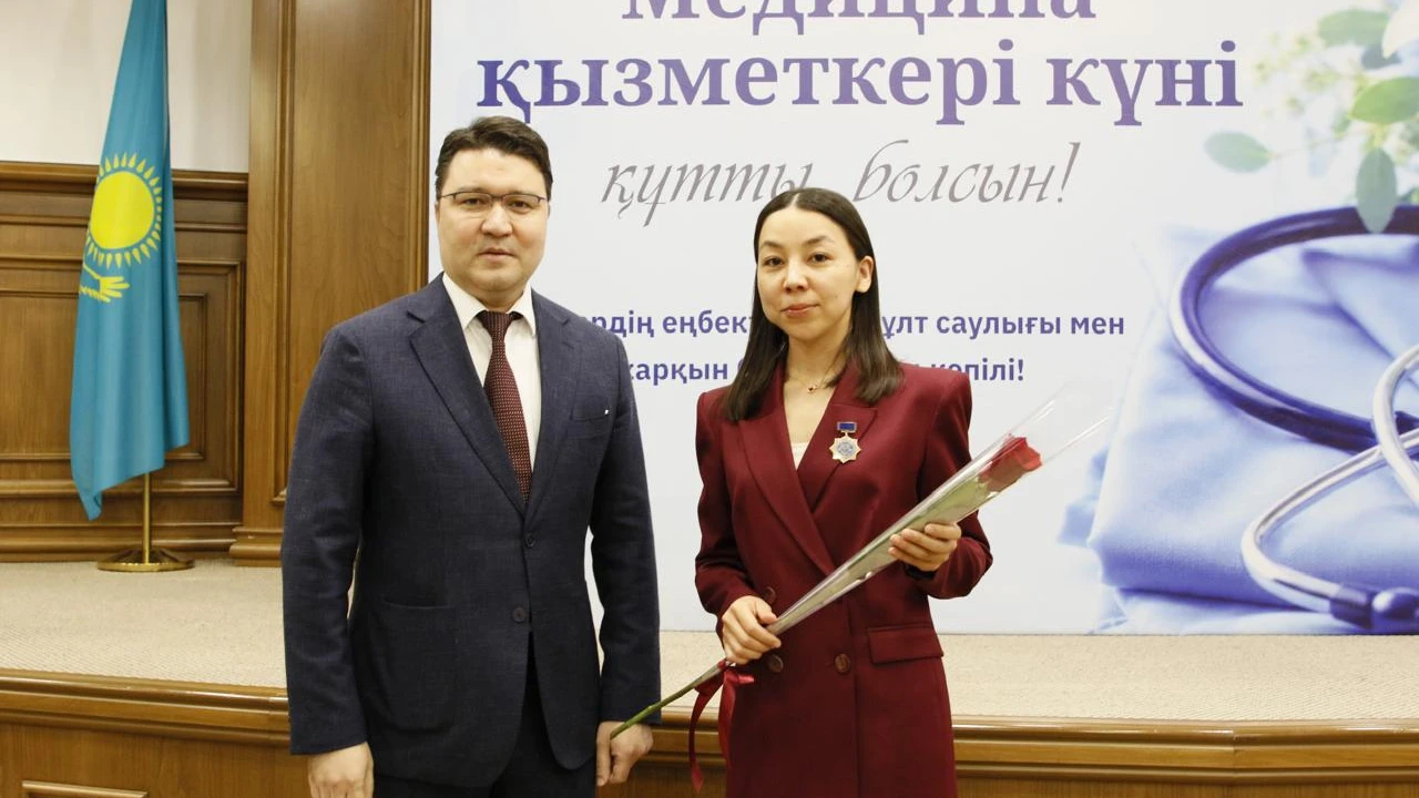 СЭСО қызметкерлері Медицина қызметкері күніне орай марапатталды 